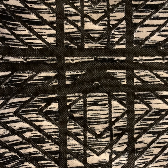 ✨3 for $25✨5 Lularoe Classic T’s Small/Med - Picture 10 of 16